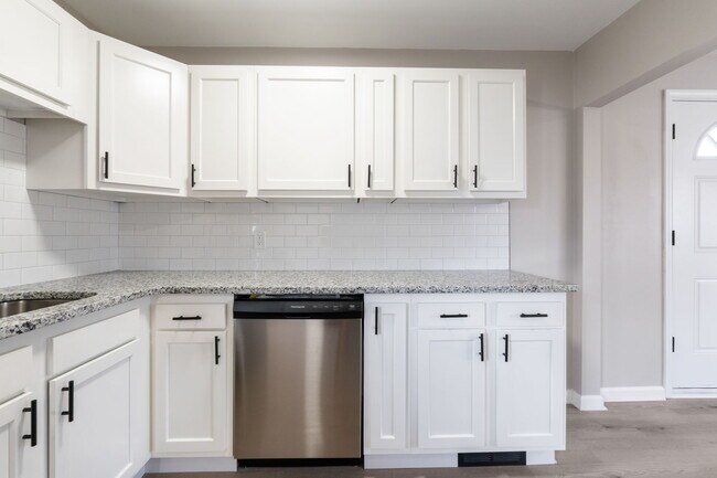 Building Photo - 957 Exeter Rd