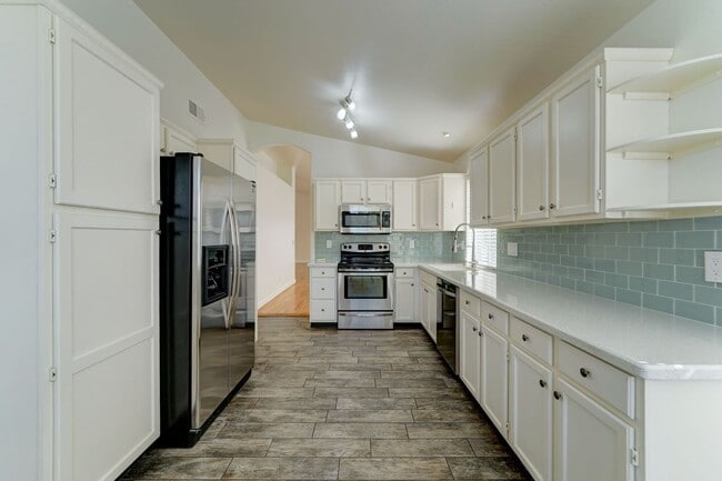 Building Photo - 2014 E Glenhaven Dr