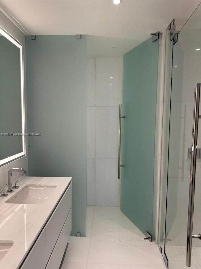 Building Photo - 300 Biscayne Blvd Way