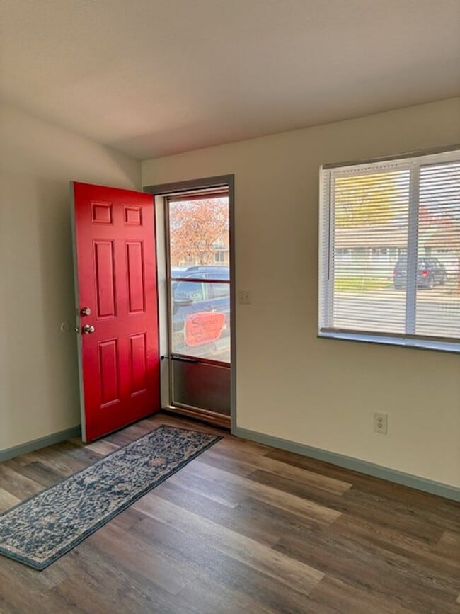 Building Photo - Charming 3-Bedroom Single-Level Home with Spacious Yard!