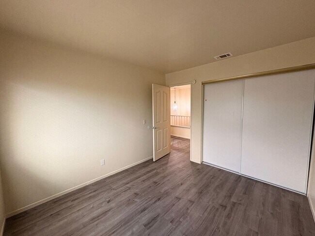Building Photo - 4 Bed, 2.5 Bath in Rialto!
