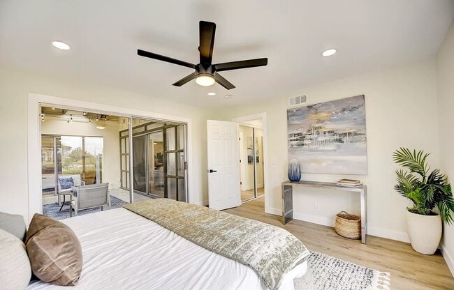 Building Photo - Spacious Home Designed for Comfortable Living