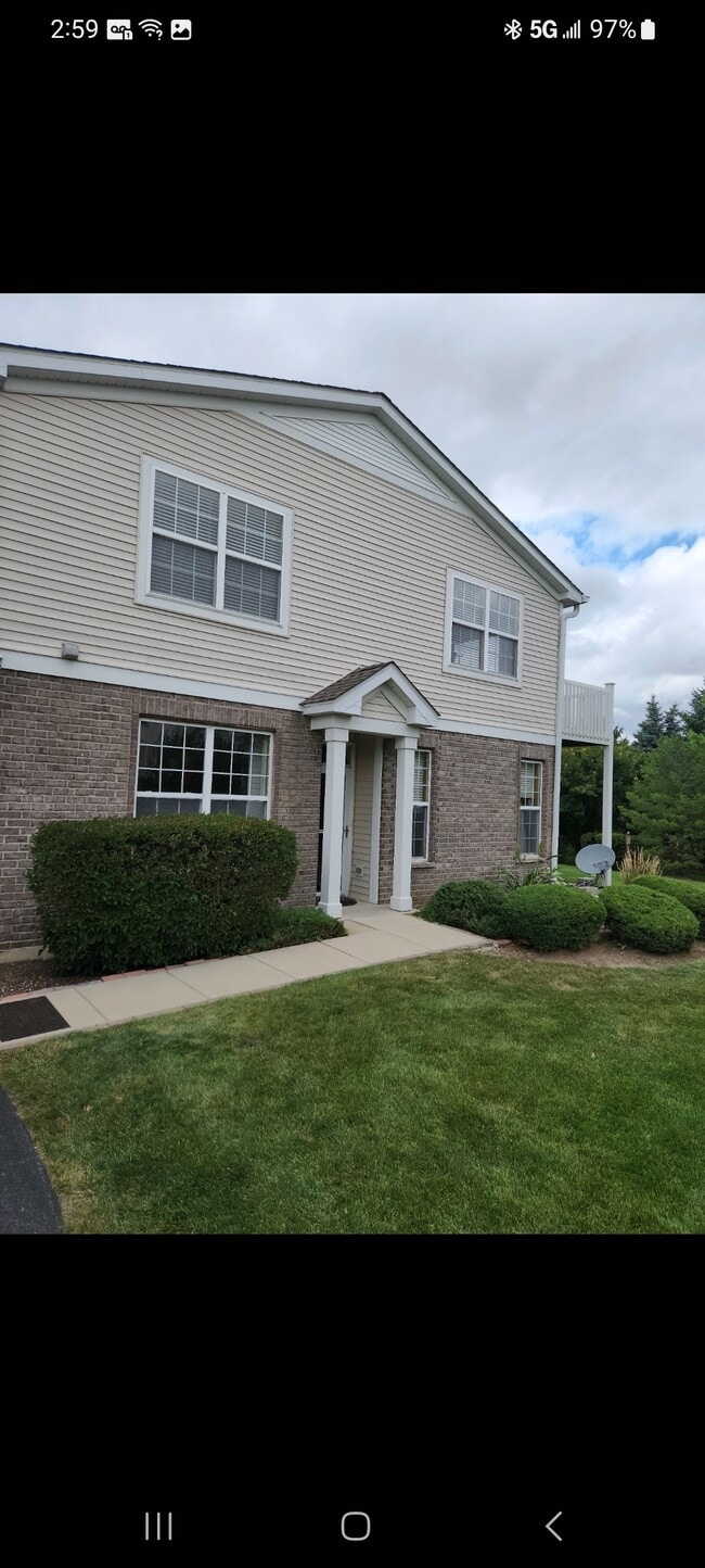 Building Photo - 1547 Millbrook Dr