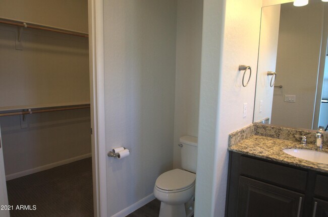 Building Photo - 2090 S Dorsey Ln