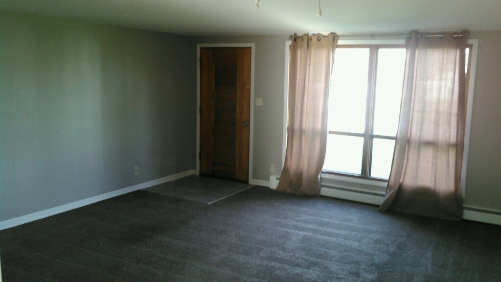 Living room - 325 N Nichols St