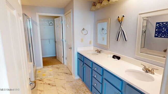 Building Photo - 2228 Beach Dr