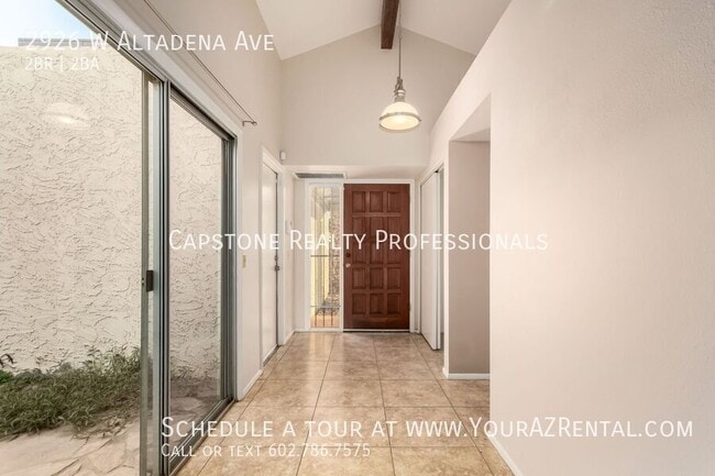 Building Photo - 2926 W Altadena Ave