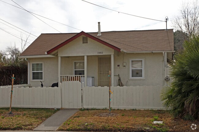 Building Photo - 1032 Alamos Ave