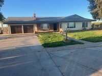 Building Photo - Ranchette/Oakdale