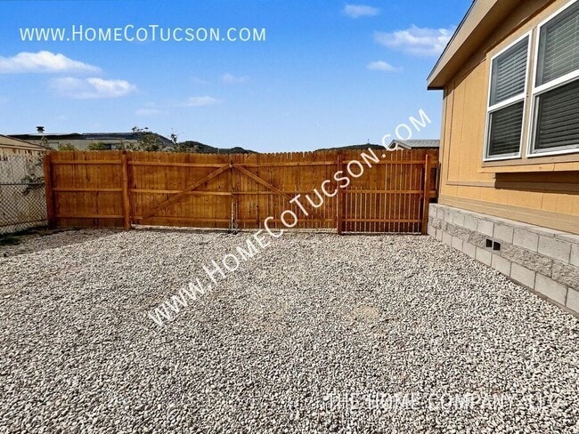 Building Photo - 9950 N El Uno Minor