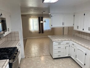 Building Photo - Cute home for rent in Visalia!