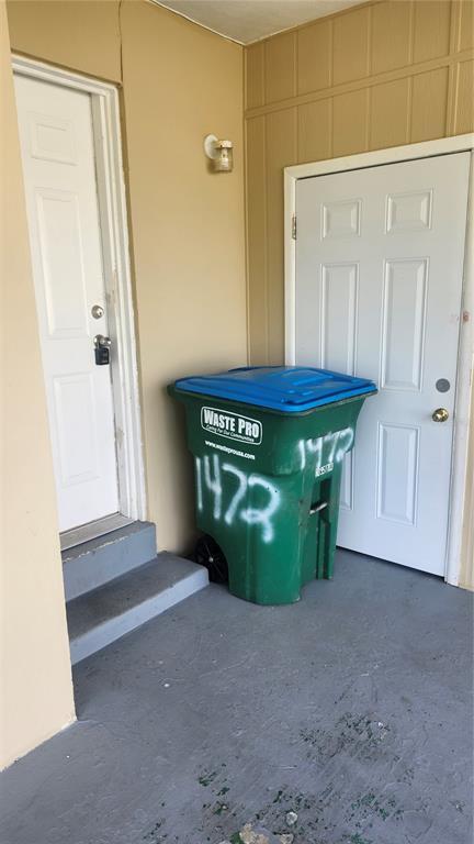 Building Photo - 1472 N Normandy Blvd