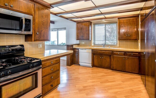 Building Photo - Home in La Crescenta Mountains