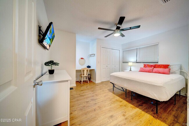 Building Photo - 2615 W 11th St