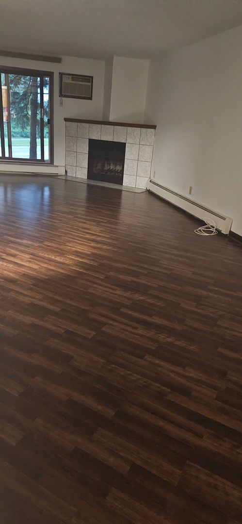 Building Photo - Meticulously Kept 3 bedroom, 2 bath condo in coveted Carriage Hills Condominium Association