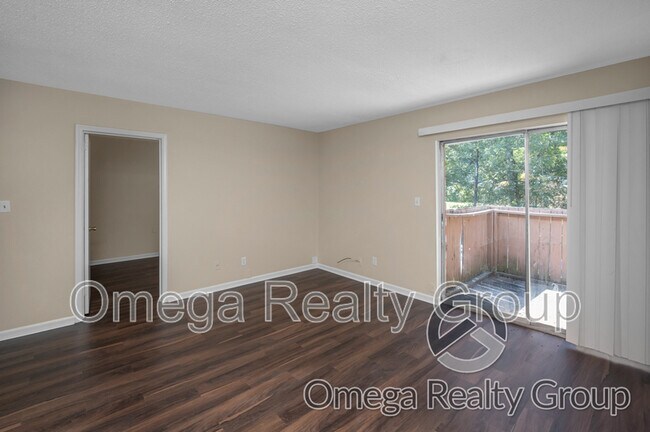 Building Photo - 425 Oakwood Ave