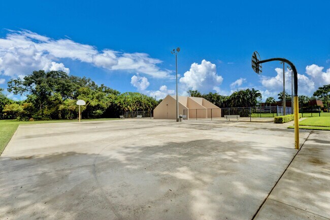 Building Photo - 1622 16th Way