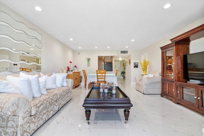 Building Photo - 875 NE 195th St