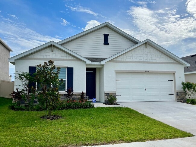 Building Photo - Beautiful New Build!