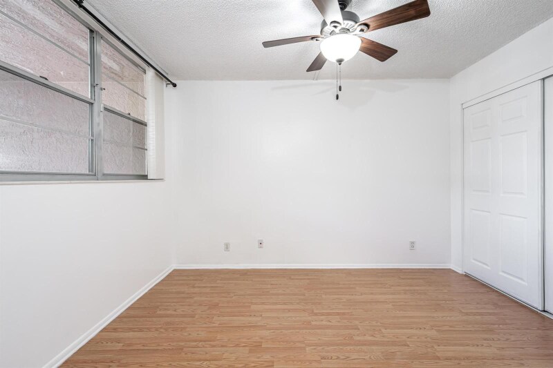 Building Photo - 1811 Sabal Palm Dr