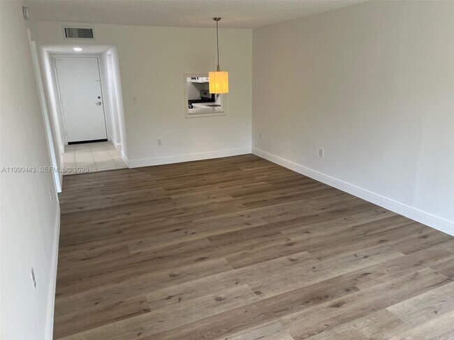 Building Photo - 13120 SW 92nd Ave