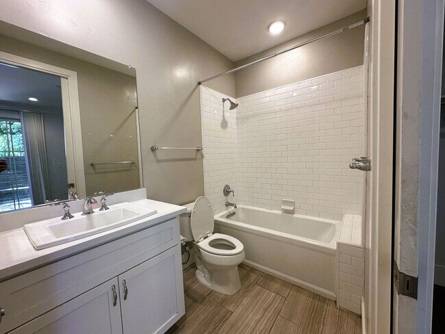 Building Photo - 2625 Nicasio Ln