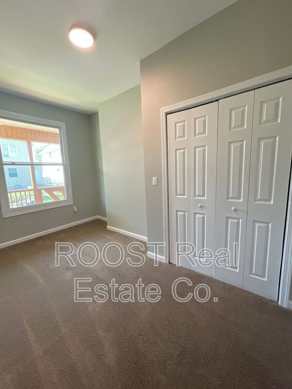 Building Photo - 482 E Markison Ave