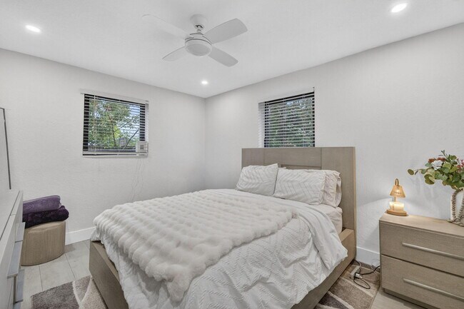 Building Photo - 830 NE 59th Ct