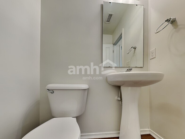 Building Photo - 3112 Varcroft Rd