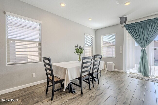 Building Photo - 9935 E Thornbush Ave