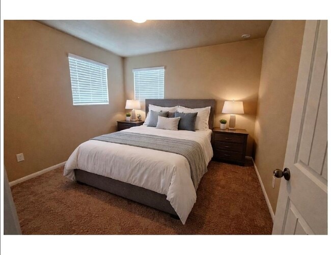 Building Photo - 223 Camellia Dr