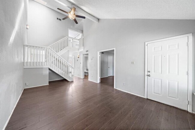 Building Photo - 2383 Crescent Park Dr
