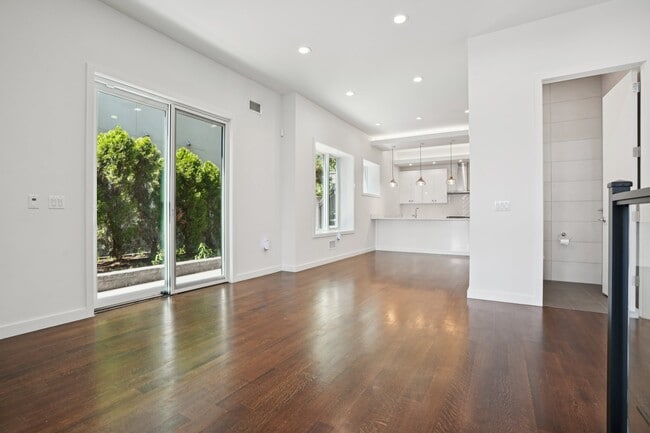 Building Photo - 714 Undercliff Ave