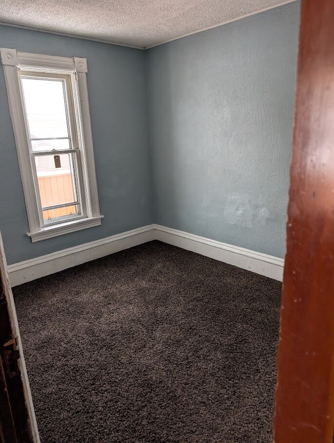 Building Photo - 611 4th St SW