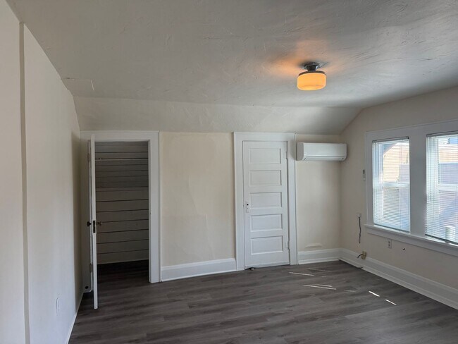 Building Photo - 245 W 13th Ave