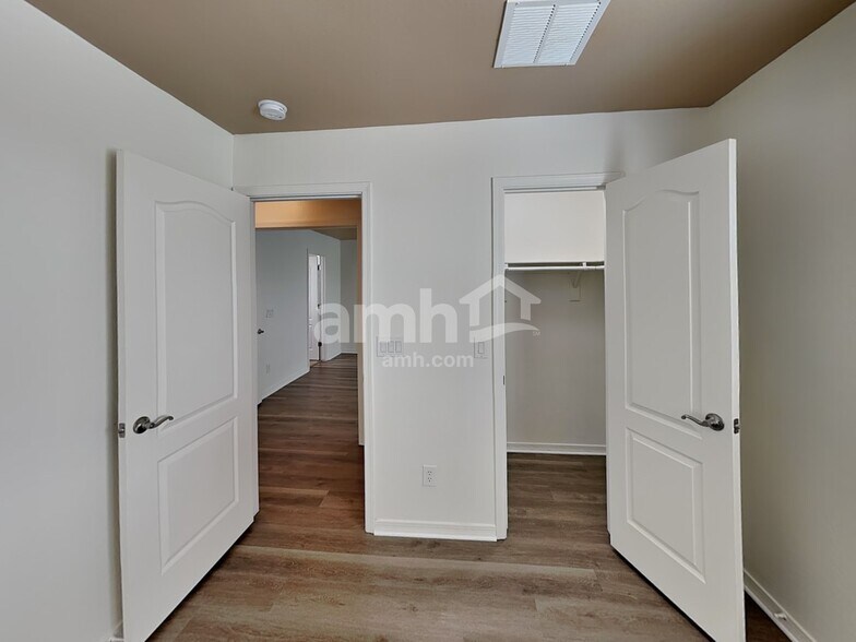Building Photo - 20784 W Hamilton St