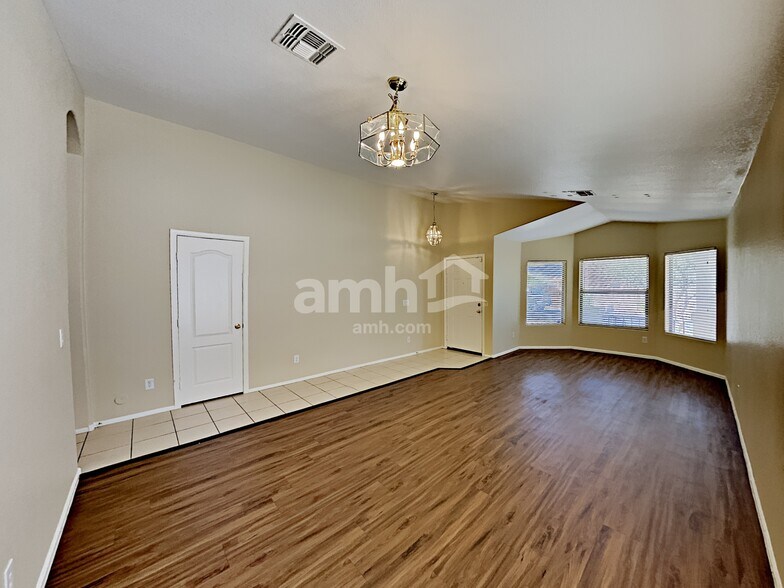 Building Photo - 7909 S 45th Ln