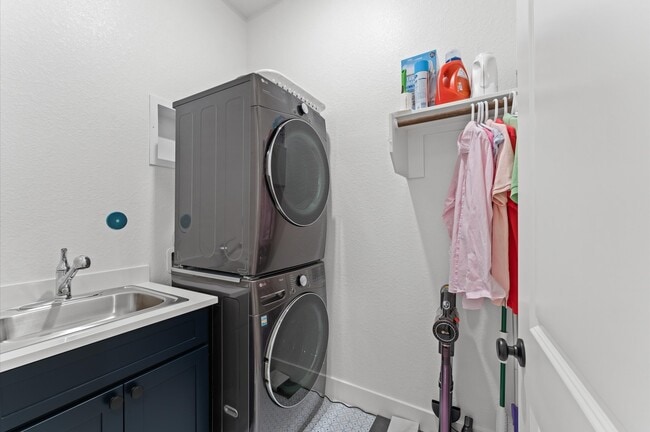 Building Photo - 9638 Birchwood Holw Trl