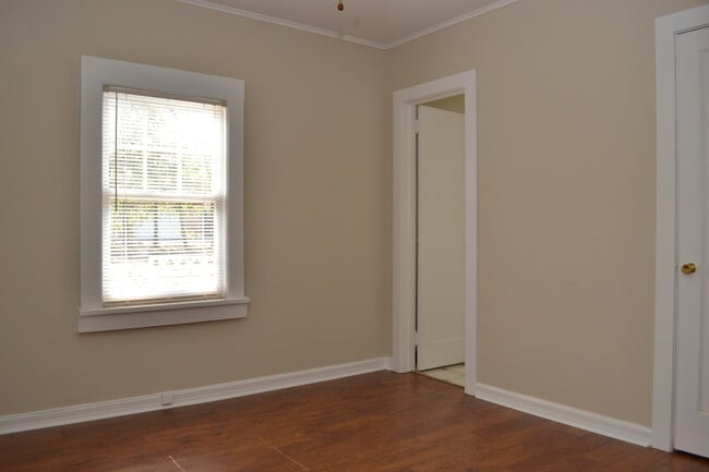 Building Photo - 471 Sicomac Ave