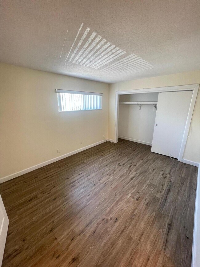Building Photo - 1500 Crescent Cir
