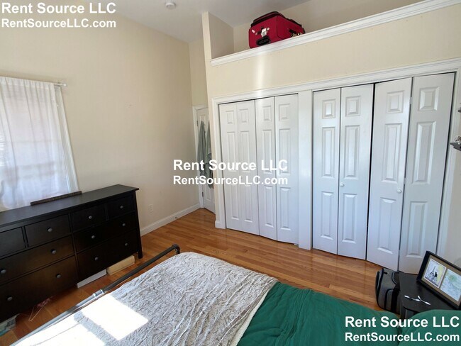 Building Photo - 14 Flint St