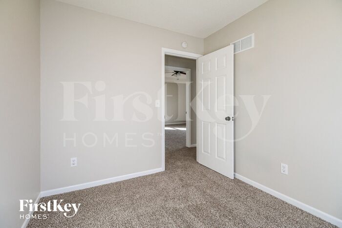 Building Photo - 10631 N Booth Ave