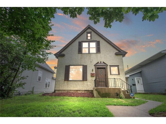 Building Photo - 804 Hawthorne Ave E