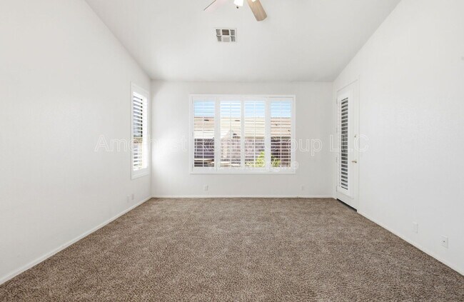 Building Photo - 7017 W Greenbriar Dr