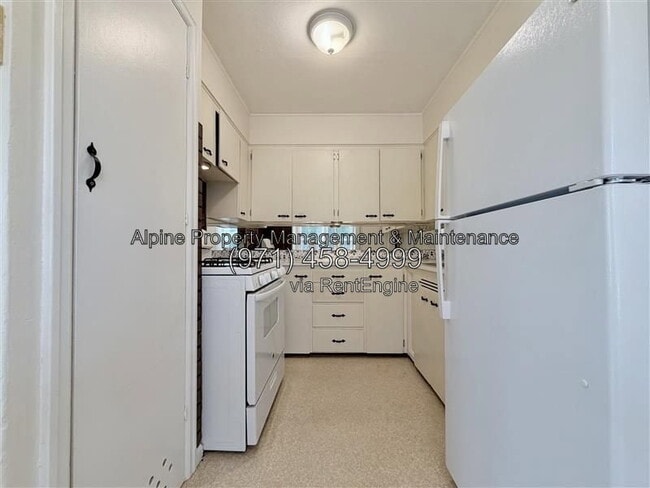 Building Photo - 1017 NE Birchwood Dr