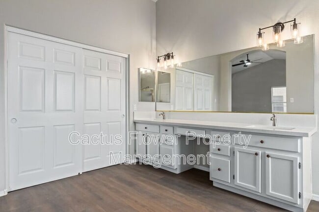 Building Photo - 1651 E Flint St