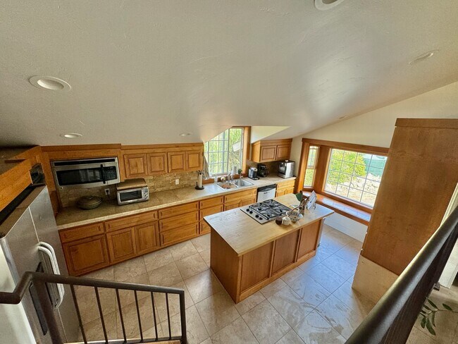 Building Photo - 3730 Roblar Ave