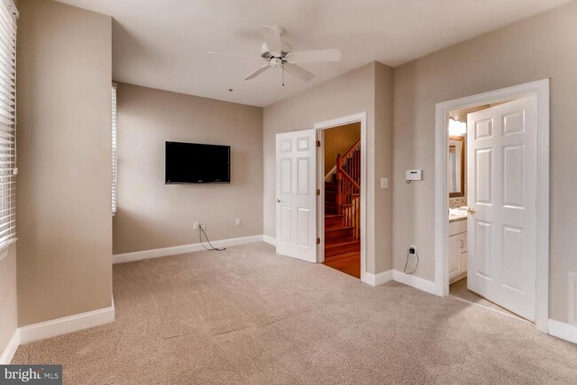 Building Photo - 1290 Harbor Island Walk