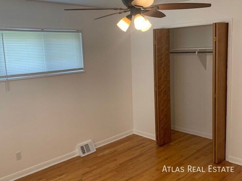 Building Photo - 12 Zenobia St