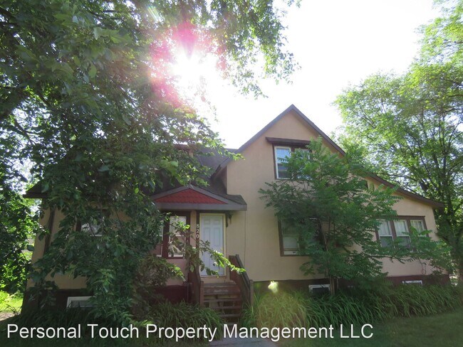Building Photo - 820 7th St S